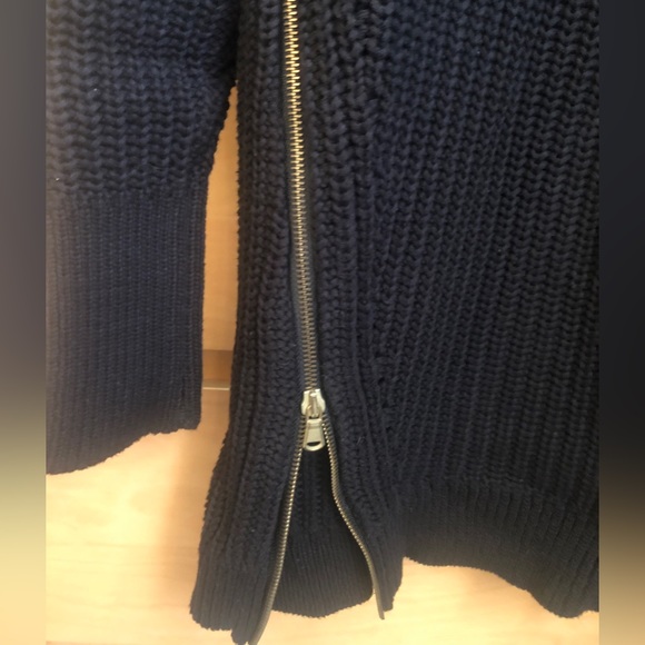 Zara sweater with details. - Picture 2 of 9